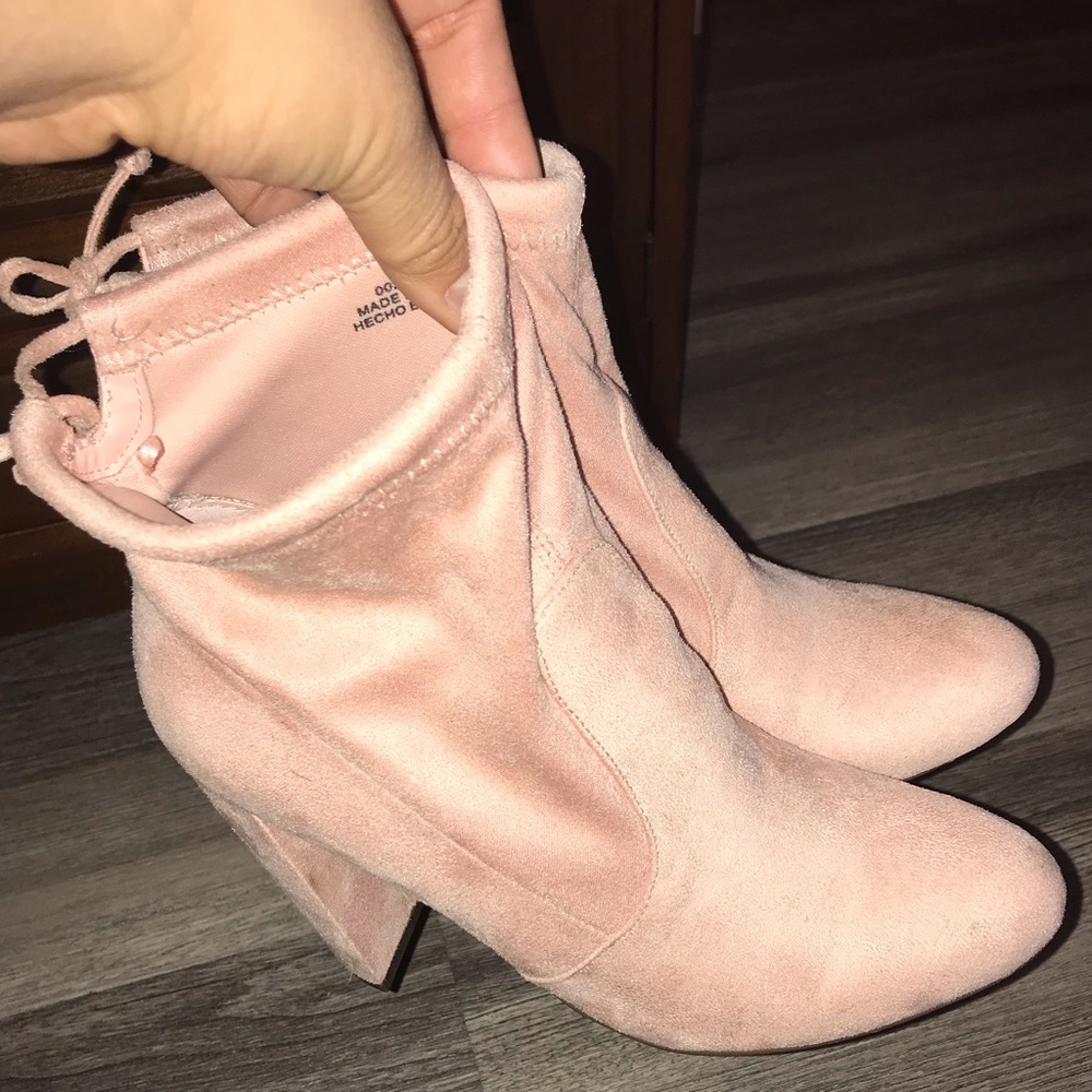 Baby pink faux suede booties!